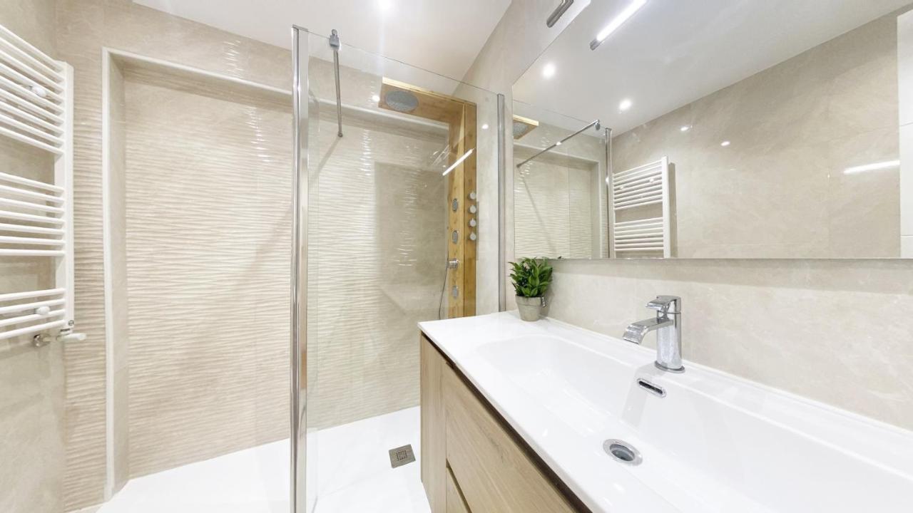 Miramar Luxurious Flat, 3 Double Rooms, Free Parking, Terrace, Completely New 圣塞瓦斯蒂安 外观 照片